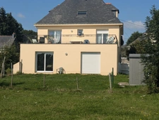 GUEMENE SUR SCORFF IMMEUBLE DE RAPPORT COMPOSE DE 2 LOGEMENTS T3 ET T5 JARDIN DE 800M² ENVIRON