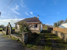 SAINT CARADEC TREGOMEL MAISON DE CARACTÈRE EN REZ DE CHAUSSEE SURELEVE 5 PIÈCES DE 105M² ENVIRON PARCELLE DE 1575M²