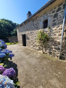 SAINT TUGDUAL JOLIE LONGÈRE DE 5 PIECES DE 154m² ENVION AVEC VIE DE PLAIN PIED PARCELLE DE 1390m² ENVIRON POSSIBILITE D ACQUERIR UNE PARCELLE BOISÉE DE 3 HECTARES 200 EN SUPPLÉMENT