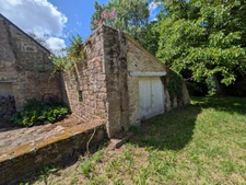 GUEMENE SUR SCORFF MAISON BOURGEOISE À RÉNOVER DE 5 PIÈCES 131M² ENVIRON TROIS DÉPENDANCES EN PIERRE SOUS ARDOISE PARCELLE DE 1740M²