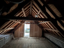 BIEUZY MAISON À RÉNOVER DE 3 PIÈCES 50m² ENVIRON HABITABLE, UN APPENTIS ACCOLÉ UNE PARCELLE CLÔTURÉE DE 381m² AVEC UN PUITS