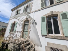GUEMENE SUR SCORFF MAISON BOURGEOISE  7 PIÈCES 185 M² ENVIRON AVEC GARAGE ET DÉPENDANCES,UN PUITS UNE PARCELLE DE 3706M² 