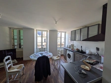 GUEMENE SUR SCORFF IMMEUBLE DE 239M² ENVIRON COMPOSÉ DE DEUX APPARTEMENTS ET UNE SURFACE COMMERCIALE PARCELLE DE 533m²