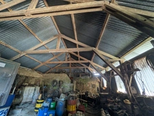 LOCMALO CORPS DE FERME COMPOSE 2 GRANDES LONGÈRES EN PIERRE DE 105m² ENVIRON ET 130 M² ENVIRON DEUX HANGARS DE 530M³ ET 3500M² ET DÉPENDANCES PARCELLE DE 9000m² ENVIRON