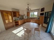 Kernascleden propriété composée d'une maison à usage d'habitation de 6 pièces 178 m² envion un hangar de 161m² envion, une ancienne lapinière de 700m² envion le tout sur une parcelle de 3.2 Hectares