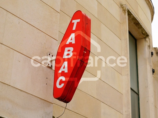 Dpt Haute Garonne (31), à vendre proche TOULOUSE tabac  - cigare - loto cadeaux de 70 m² - EBE 285 238 euros - état neuf du magasin