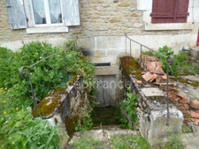 Maisons à restaurer avec grange et jardinets, idéal investisseurs, 6 pièces proche de GUERIGNY (58)