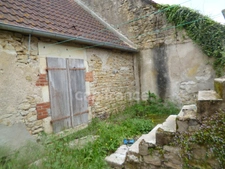 Maisons à restaurer avec grange et jardinets, idéal investisseurs, 6 pièces proche de GUERIGNY (58)