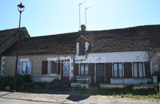 Maisons à restaurer avec grange et jardinets, idéal investisseurs, 6 pièces proche de GUERIGNY (58)