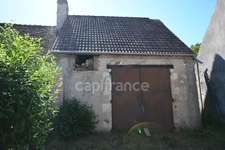 Maisons à restaurer avec grange et jardinets, idéal investisseurs, 6 pièces proche de GUERIGNY (58)
