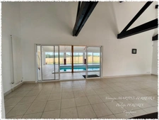 Spacious villa with indoor pool and excellent amenities