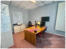BUREAUX AVEC GARAGE, COUR ET POTENTIEL DE CRÉATION D’UN LOGEMENT – MEHUN-SUR-YÈVRE