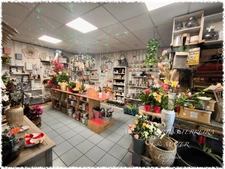 À VENDRE – Fonds de commerce Fleurs / Loto / Presse avec appartement – Emplacement n°1 – Nérondes