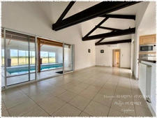 Spacious villa with indoor pool and excellent amenities