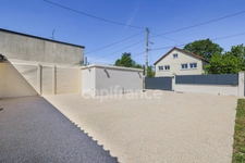 À vendre à Sainte-Geneviève-des-Bois, maison familiale :    de 123 m², 5 chambres, véranda, garage, sans travaux et parfaitement situé.