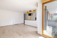 Premier achat ou investissement locatif : un T2 bien placé, avec balcon et parking, à deux pas du centre-ville et de la gare de Brétigny-sur-Orge.