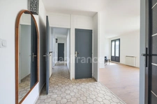 À vendre à Sainte-Geneviève-des-Bois, maison familiale :    de 123 m², 5 chambres, véranda, garage, sans travaux et parfaitement situé.