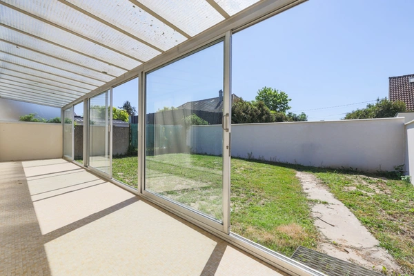 À vendre à Sainte-Geneviève-des-Bois, maison familiale :    de 123 m², 5 chambres, véranda, garage, sans travaux et parfaitement situé.
