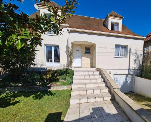 Maison à vendre SAINTE GENEVIEVE DES BOIS (91) - Maison lumineuse 4 chambres avec sous-sol total  de 125m² et terrain de 500 m²