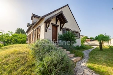 Maison à vendre de 135m² à Longpont-sur-Orge – Beaux volumes, jardin et sous-sol total