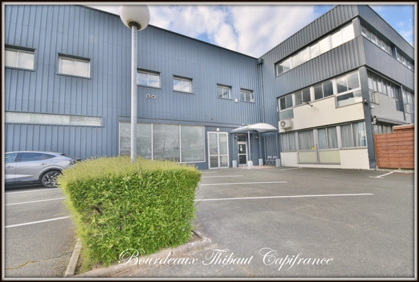 bureau à vendre TRAPPES (78)-Opportunité rare : bureaux 135 m² rénovés à vendre, parkings et accès rapide A12 !