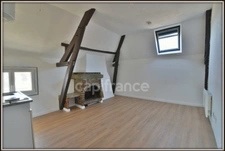 Appartement à vendre 2 pièces de 33m² - La ville du bois - Belle opportunité en centre-ville pour investir