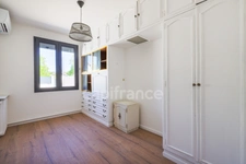 À vendre à Sainte-Geneviève-des-Bois, maison familiale :    de 123 m², 5 chambres, véranda, garage, sans travaux et parfaitement situé.