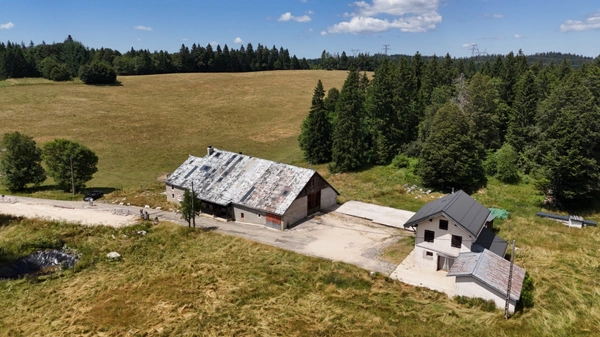 Propriete à vendre 15 pièces LE GRAND ABERGEMENT (01)