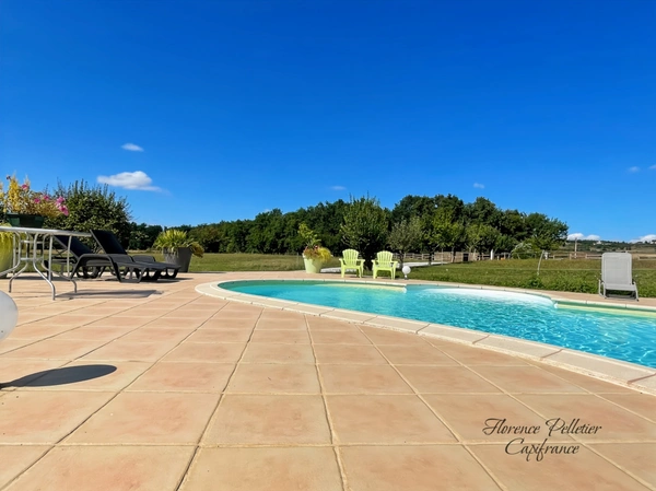 A vendre propriété 2 maisons avec gîtes, chambres d’hôtes et salle de réception dans le Tarn