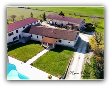A vendre propriété de charme avec gîtes, chambres d’hôtes et salle de réception dans le Tarn