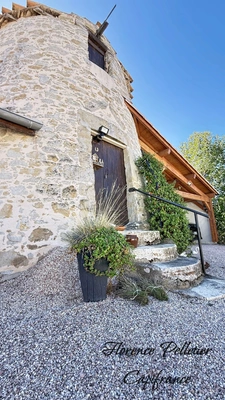 A VENDRE UN ANCIEN MOULIN, UNE VUE À 360° ET PRÈS DE 6 000 m² DE TERRAIN