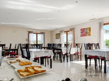 For sale: property with 2 houses, gîtes, bed and breakfast rooms and a reception hall in the Tarn region