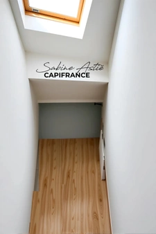 Gleizé - Unique 1 bedroom apartment with office, 64 m² floor area – Top floor – House-like feel with parking 