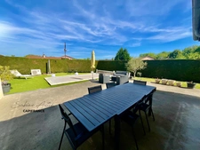 ARNAS - Renovated single-storey house of 121 m² with swimming pool 