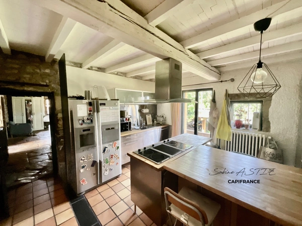 Châtillon - Maison de caractère en pierre avec piscine, dépendance et fort potentiel