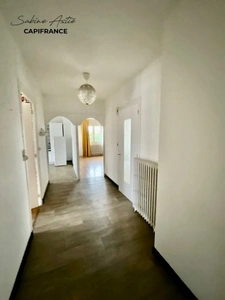 Péronnas - House with great potential and possible subdivision