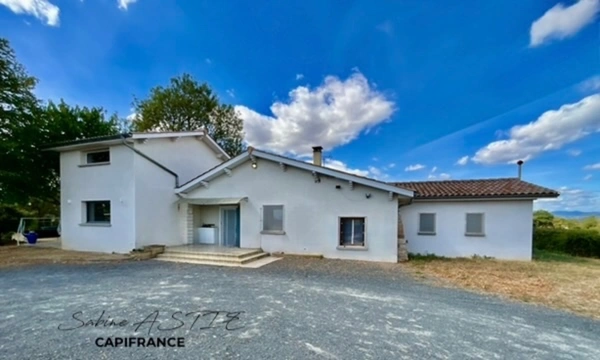 MONTCEAUX - Maison familiale de 136 m² environ - 3 chambres et espace indépendant climatisé - Terrain de 2 384 m²