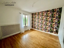 Péronnas - House with great potential and possible subdivision