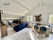 Gleizé - Unique 1 bedroom apartment with office, 64 m² floor area – Top floor – House-like feel with parking 