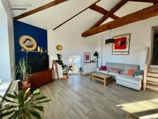 Theizé - Charming duplex with outdoor space – Village house feel