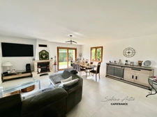 ARNAS – Maison de plain-pied avec piscine chauffée, cave et terrain de 812 m²