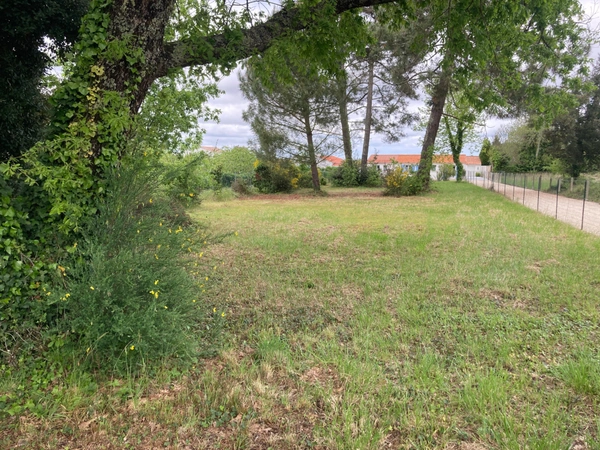 Dpt Charente Maritime (17), à vendre SAINT-AUGUSTIN , terrain à bâtir de 964 m².