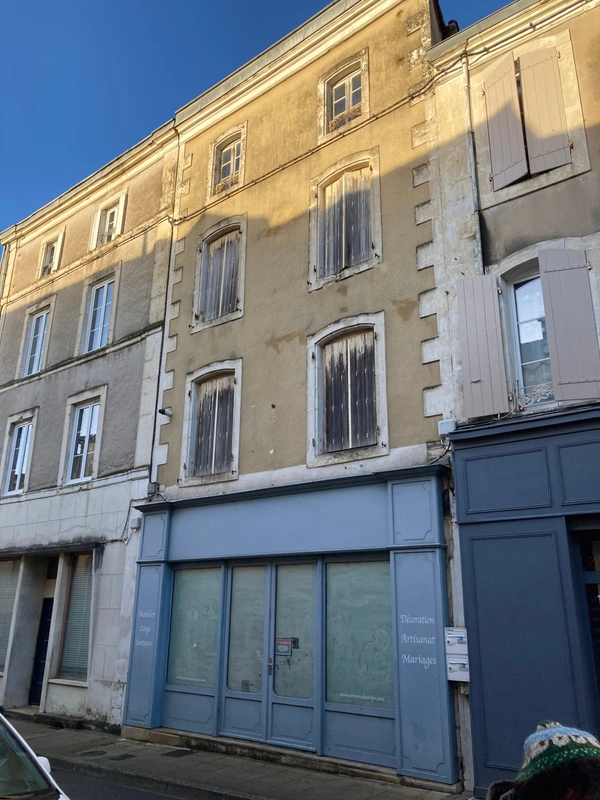 Dpt Charente (16), à vendre RUFFEC immeuble - Surface totale 330 m² environ, Surface habitable 176,37 m²