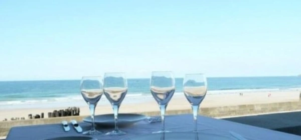  Finistère Sud (29), à vendre Bar restaurant crêperie glacier vue mer et plage  