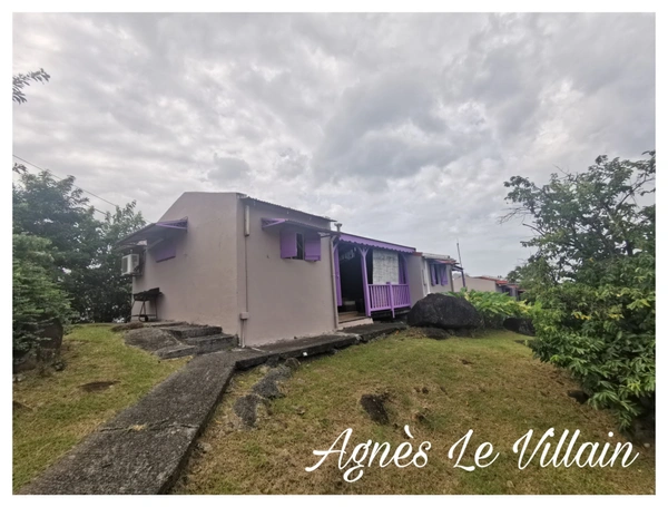 Propriété à Rénover à 300 m de la Plage de Grande Anse