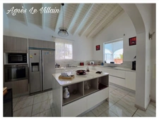 Architect-designed villa with sea view