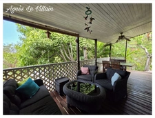 Bungalow with walking access to the beach