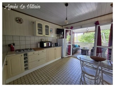 Bungalow with walking access to the beach