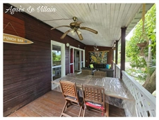 Bungalow with walking access to the beach