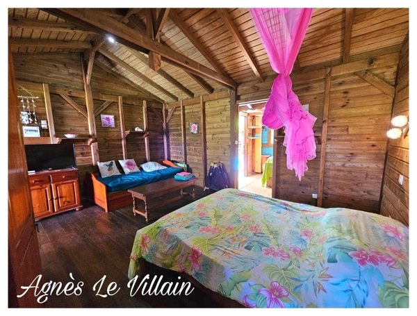 Propriété de 9 gites et 2 piscines Vue Mer